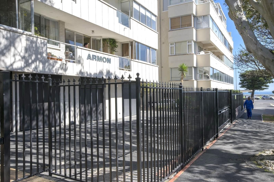 2 Bedroom Property for Sale in Sea Point Western Cape